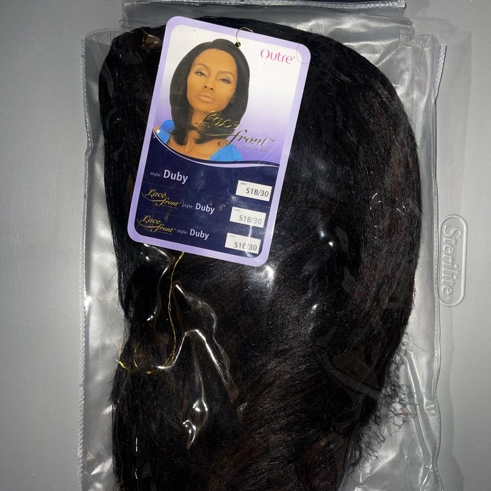 Short wig with lace front